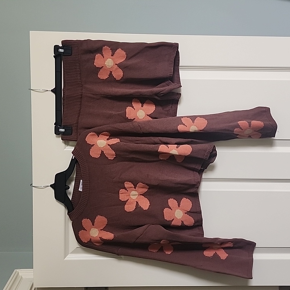 Sweater top & shorts set